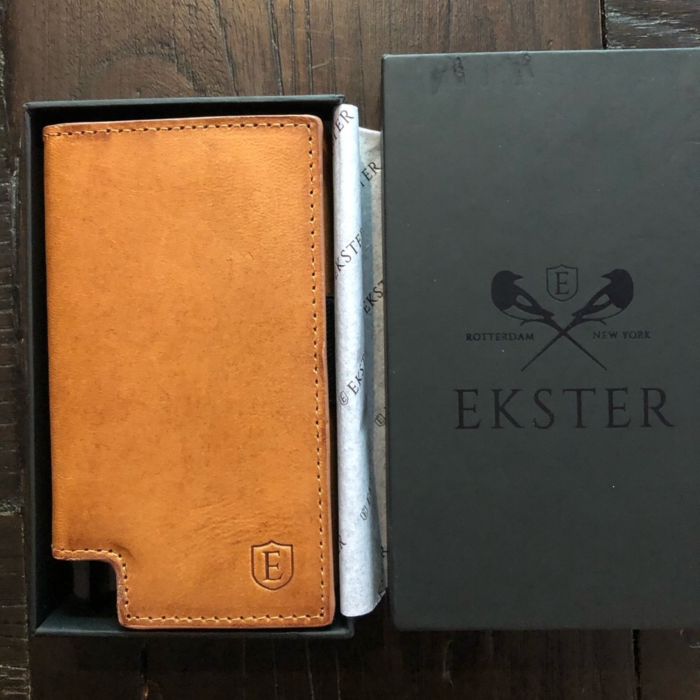 Ekster Parliament Wallet with Tracker Card